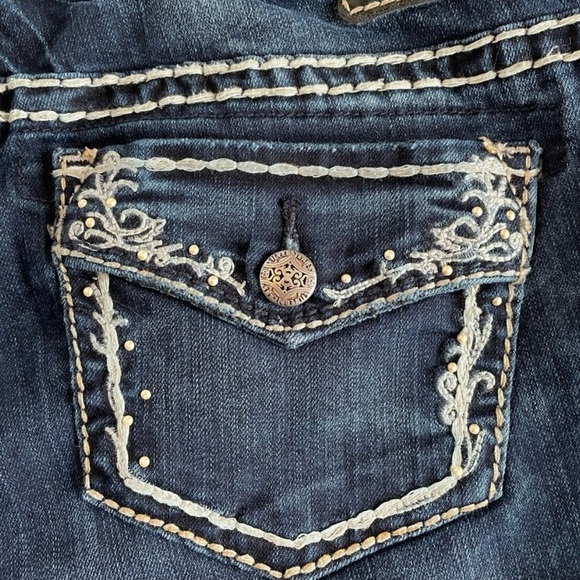 Silver jeans, Lightly distressed, dark wash Bluejeans - Picture 7 of 14